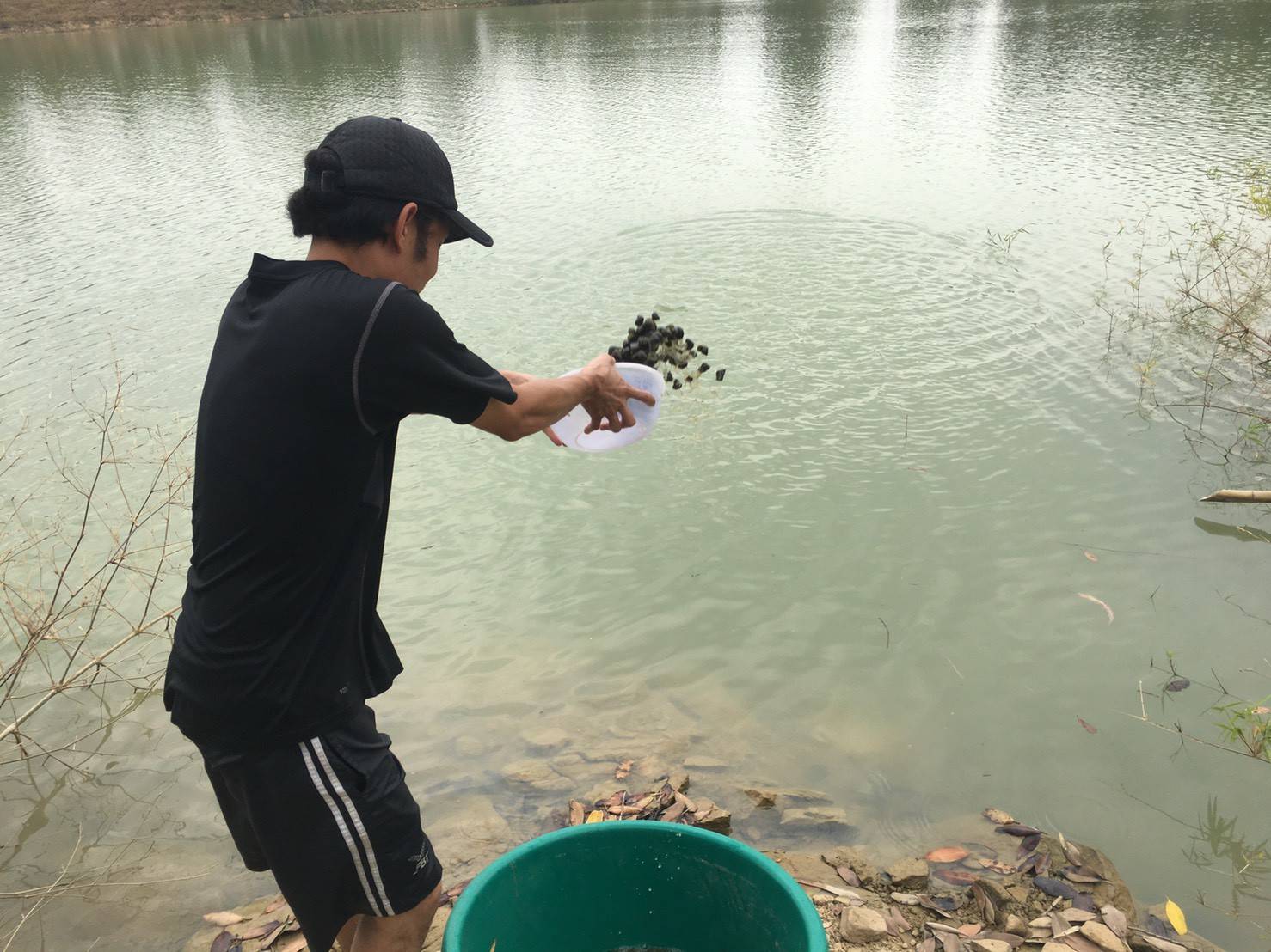 ร่วมประเมินการเจริญเติบโตของกุ้งก้ามกราม (สุ่มวัดความยาวและชั่งน้ำหนักกุ้งก้ามกรามรายเดือน)