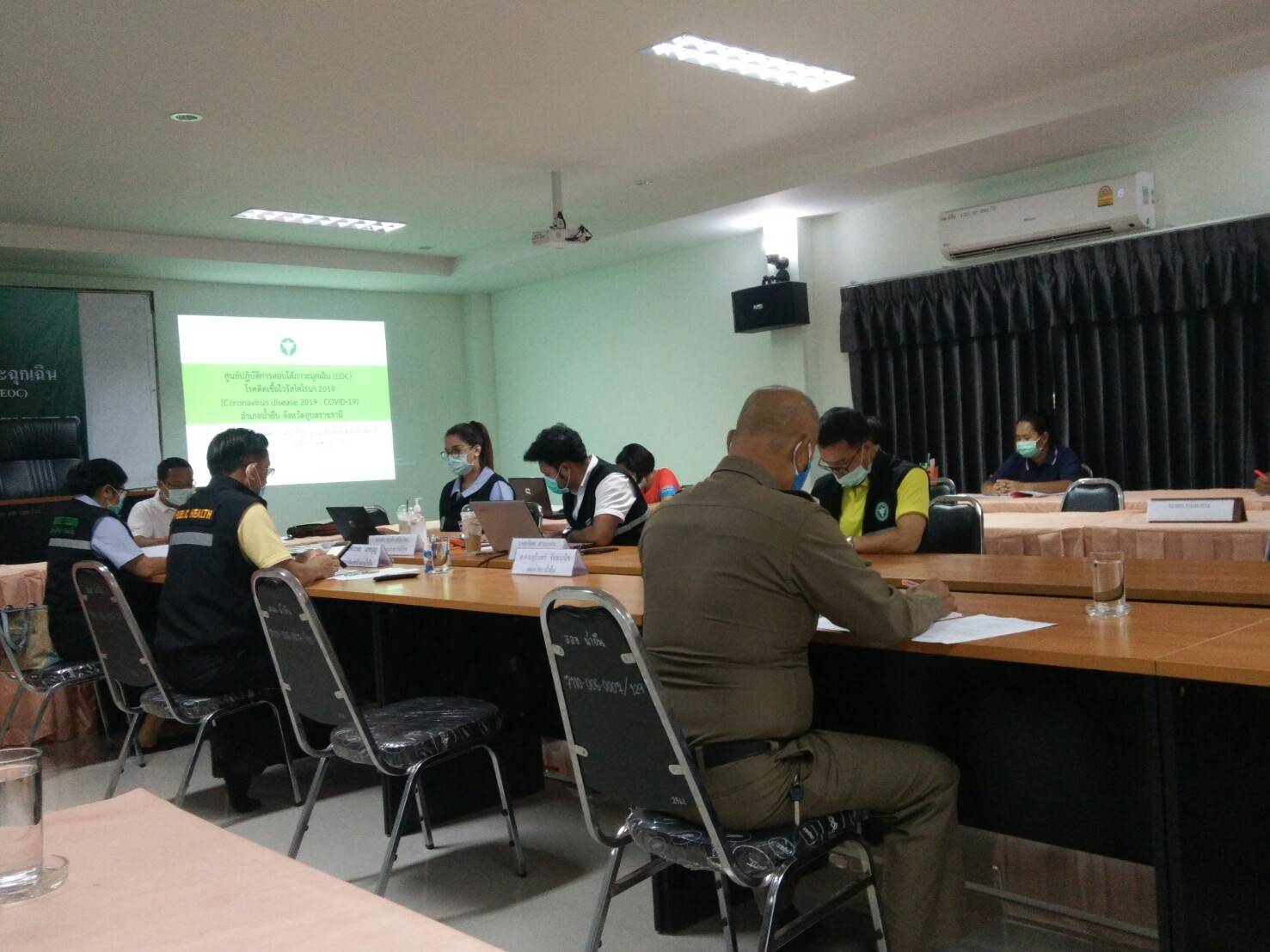 ประมงอำเภอน้ำยืน  ร่วมประชุมตอบโต้โรคและภัยสุขภาพ ( EOC ) COVID 19 อำเภอน้ำยืน..คลิก