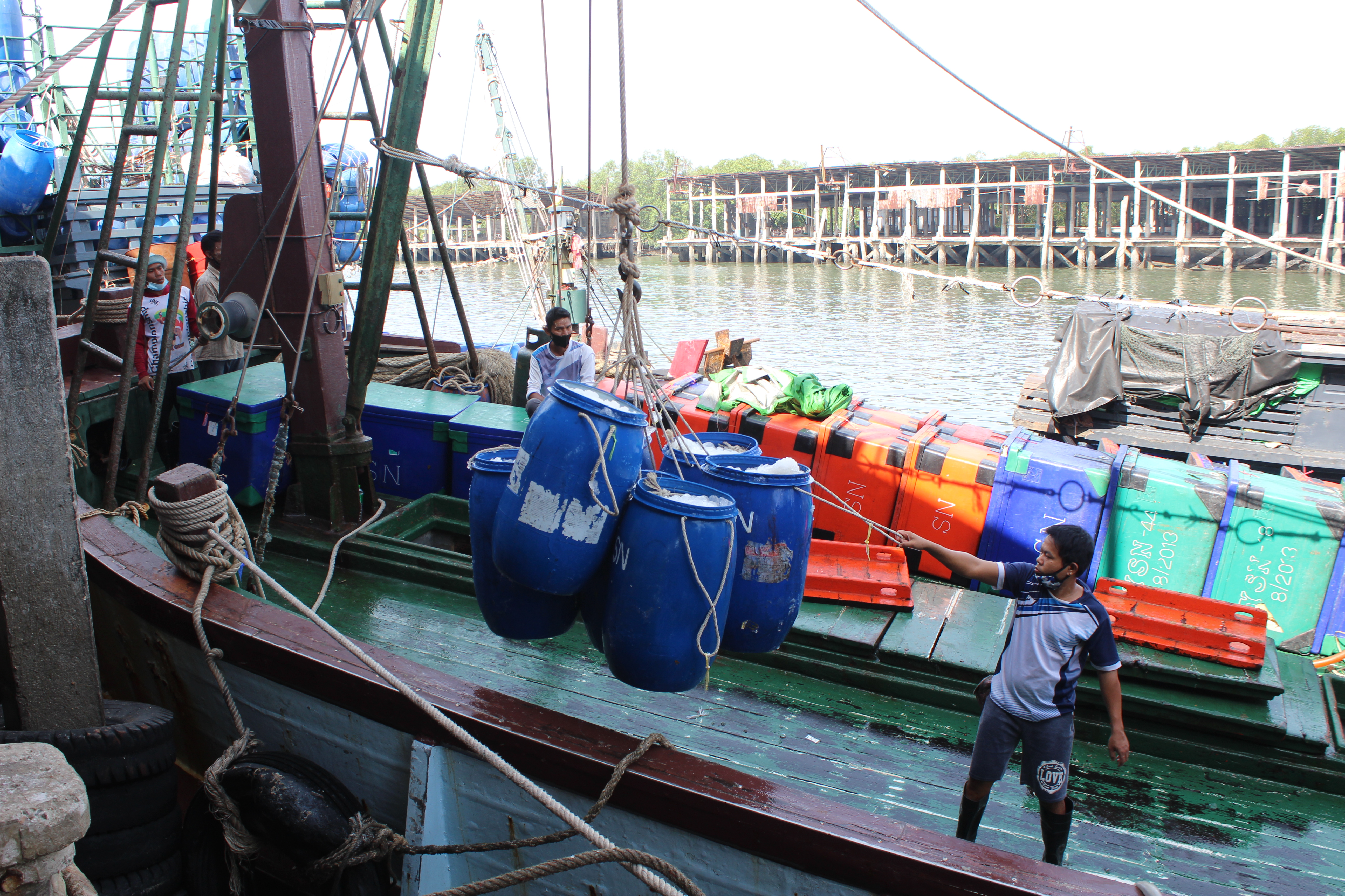 ควบคุมขนถ่ายสัตว์น้ำขึ้นท่าจากประเทศMYANMAR..คลิก