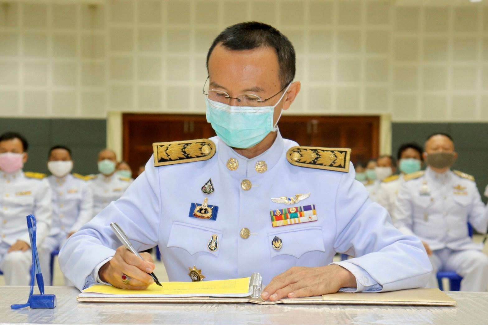 ประมงอำเภอพิบูลมังสาหาร และหัวหน้าส่วนราชการร่วมลงนามเนื่องในพิธีฉัตรมงคล  ณ.หอประชุมที่ว่าการอำเภอพิบูลมังสาหาร..คลิก