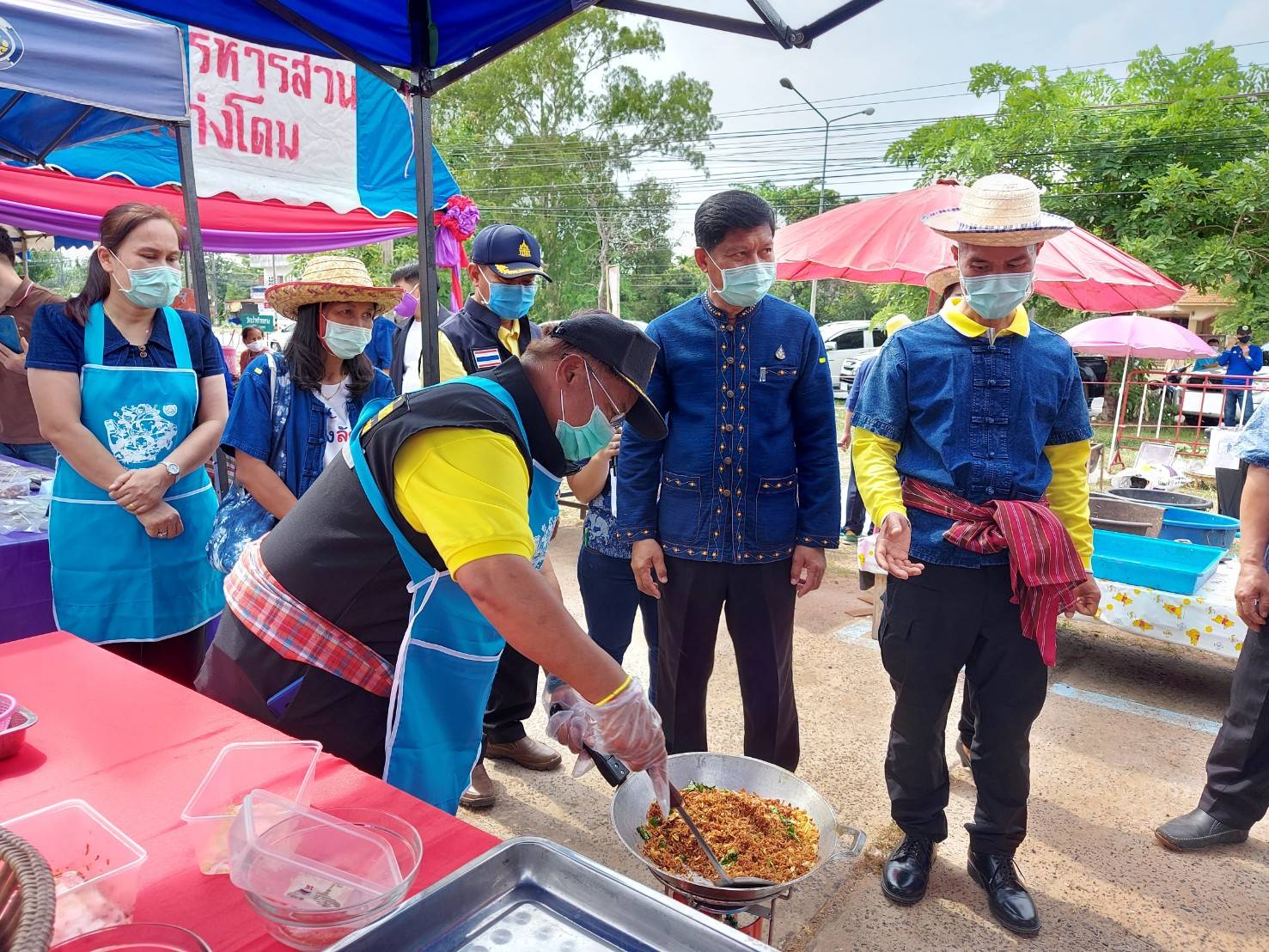 พิธีเปิดตลาดนัดร่มพอก และมหกรรมกินปลาแซบหลาย อำเภอสว่างวีระวงศ ณ ตลาดนัดร่มพอก ม.1 ต.แก่งโดม อ.สว่างวีระวงศ์ จ.อุบลราชธานี..คลิก