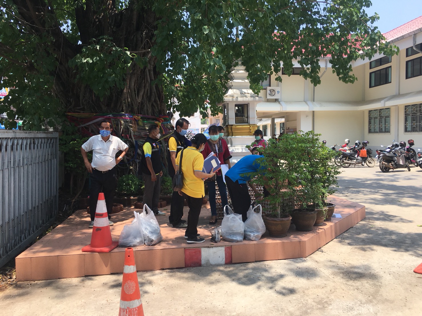 ประมงอำเภอเมืองอุบลราชธานี เข้าร่วมงานคาราวานสินค้า ‘’เติมสินค้าเติมใจ ห่วงใย สู้ภัยโควิด-19 ” ณ บริเวณอำเภอเมืองอุบลราชธานี..คลิก