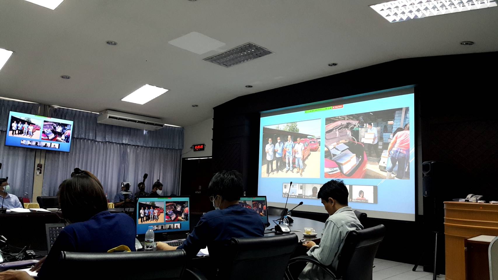 ประชุมเตรียมความพร้อมในการจำหน่ายกุ้งก้ามกราม..คลิก