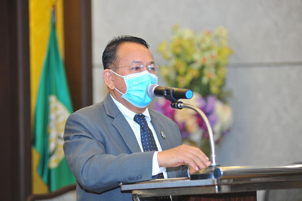 นายอลงกรณ์ พลบุตร ที่ปรึกษารัฐมนตรีว่าการกระทรวงเกษตรและสหกรณ์ และนายมีศักดิ์ ภักดีคง อธิบดีกรมประมง ได้ Live แถลงข่าวประจำสัปดาห์ของกระทรวงเกษตรและสหกรณ์..คลิก