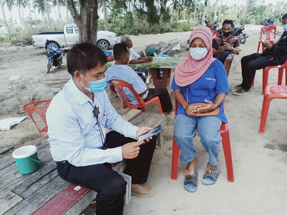 นายบุญฤทธิ์ ขุนศรีแก้ว ประมงอำเภอเทพา สำนักงานประมงอำเภอเทพา จังหวัดสงขลา ได้ลงพื้นที่พบปะเกษตรกรชาวประมง เพื่อติดตามตรวจสอบเงินเยียวยาเกษตรกรฯ ณ บ้านปากน้ำเทพาหมู่ที่ 7 ตำบลเทพาอำเภอเทพา จังหวัดสงขลา..คลิก