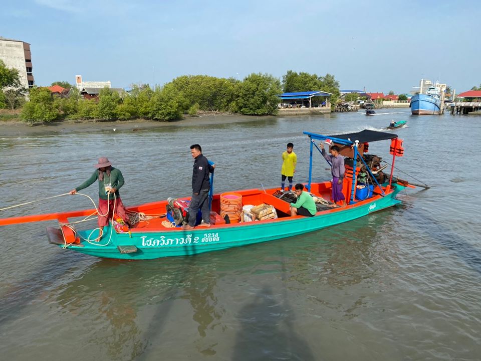 กองตรวจการประมงดำเนินการจับกุมผู้ลักลอบทำการประมงคราดหอยลาย ในข้อกล่าวหา ทำการประมงพาณิชย์โดยไม่ได้รับอนุญาต ตามประกาศกระทรวงเกษตรและสหกรณ์..คลิก