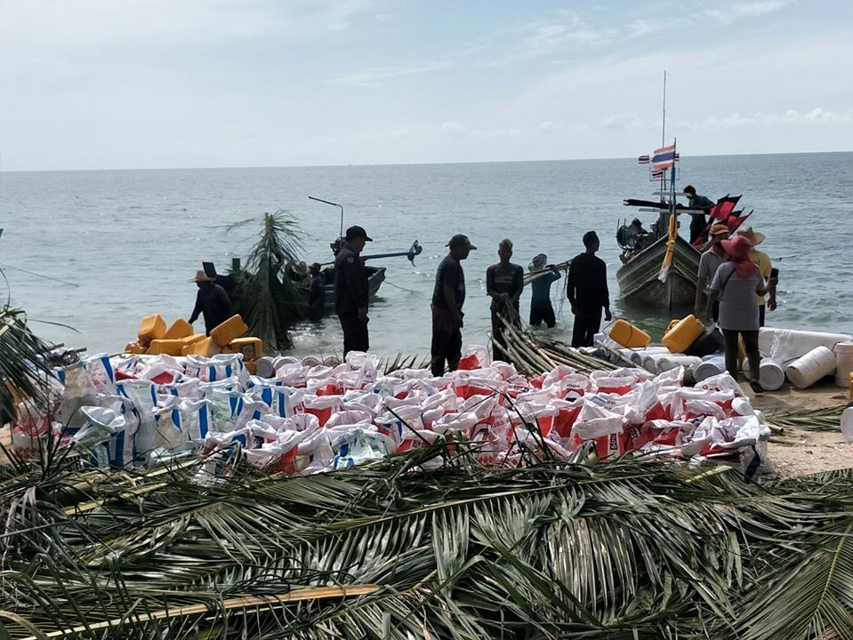 ศูนย์ป้องกันและปราบปรามประมงทะเล เขต 2 (สงขลา) ร่วมกับกลุ่มชุมชนประมง ธนาคารปูบ้านเลค่าย หมู่ที่ 4 ตำบลระวะ อำเภอระโนด จังหวัดสงขลาดำเนินการจัดทำซั้งกอ เพื่อสร้างแหล่งที่อยู่อาศัยสัตว์น้ำและเลี้ยงตัวในวัยอ่อนของสัตว์น้ำอย่างปลอดภัยในแหล่งน้ำของชุมชน..คลิก