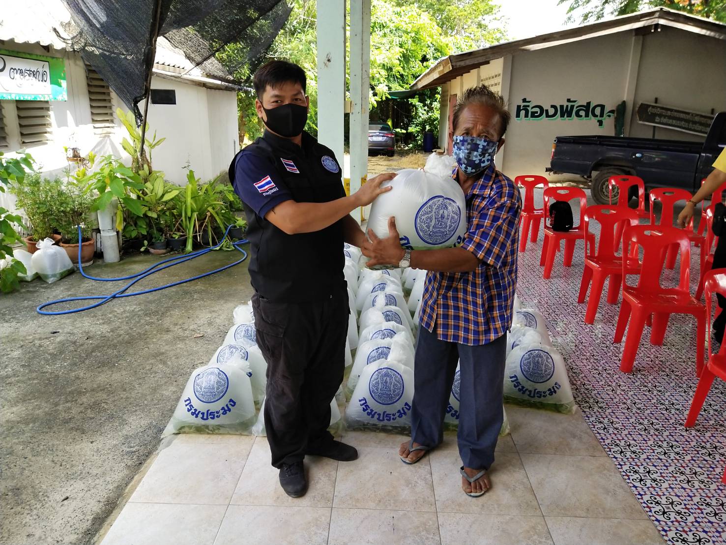 มอบปัจจัยการผลิตโครงการเกษตรทฤษฎีใหม่ด้านการประมง..คลิก