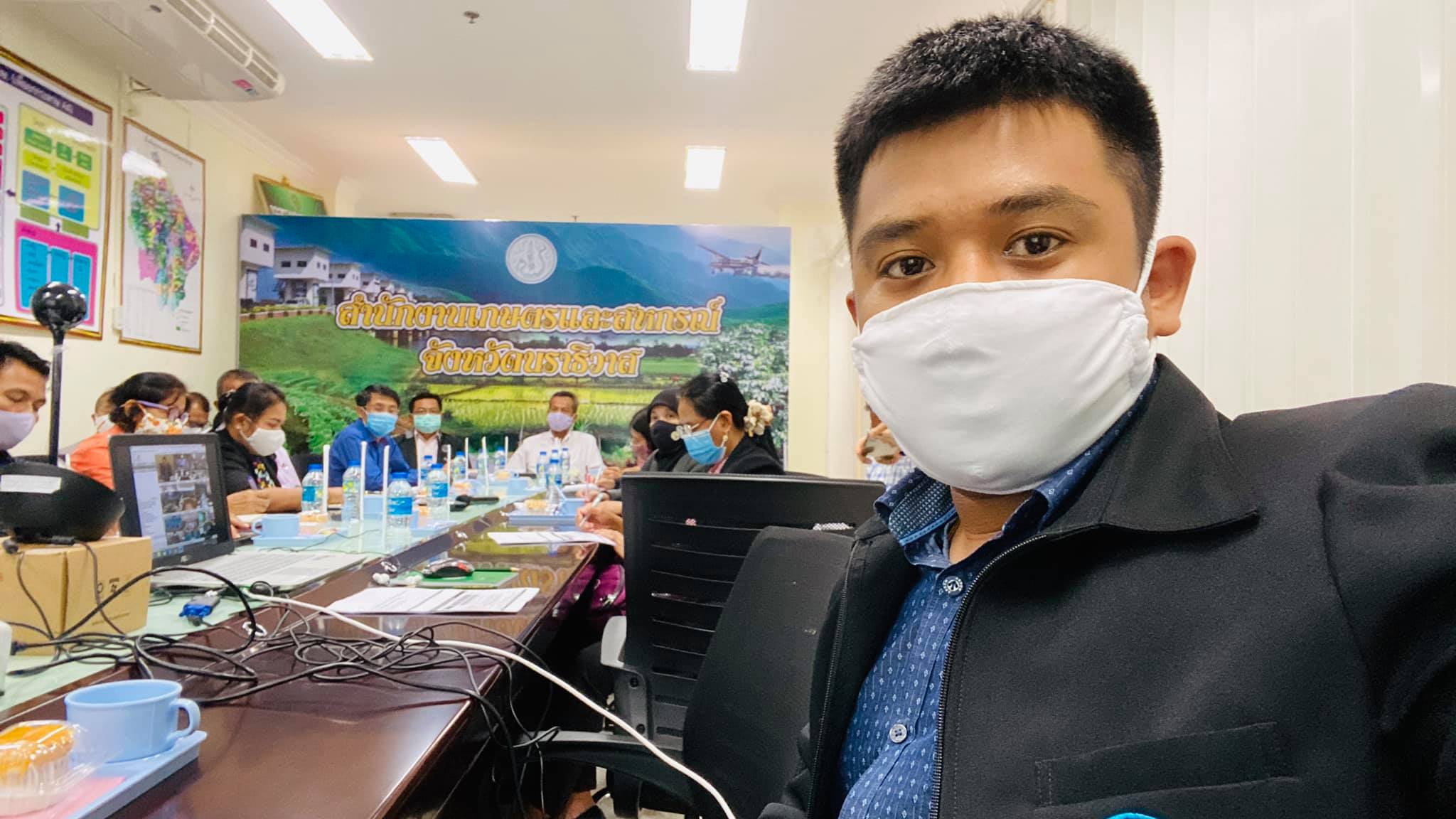 วันที่ 28 พ.ค. 63 นายยุทธพงษ์ พงษ์อักษร หัวหน้าศูนย์ควบคุมการแจ้งเช้า - ออก เรือประมงนราธิวาส ได้เข้าร่วมประชุมผ่านระบบประชุมทางไกลออนไลน์ Web Conference..คลิก