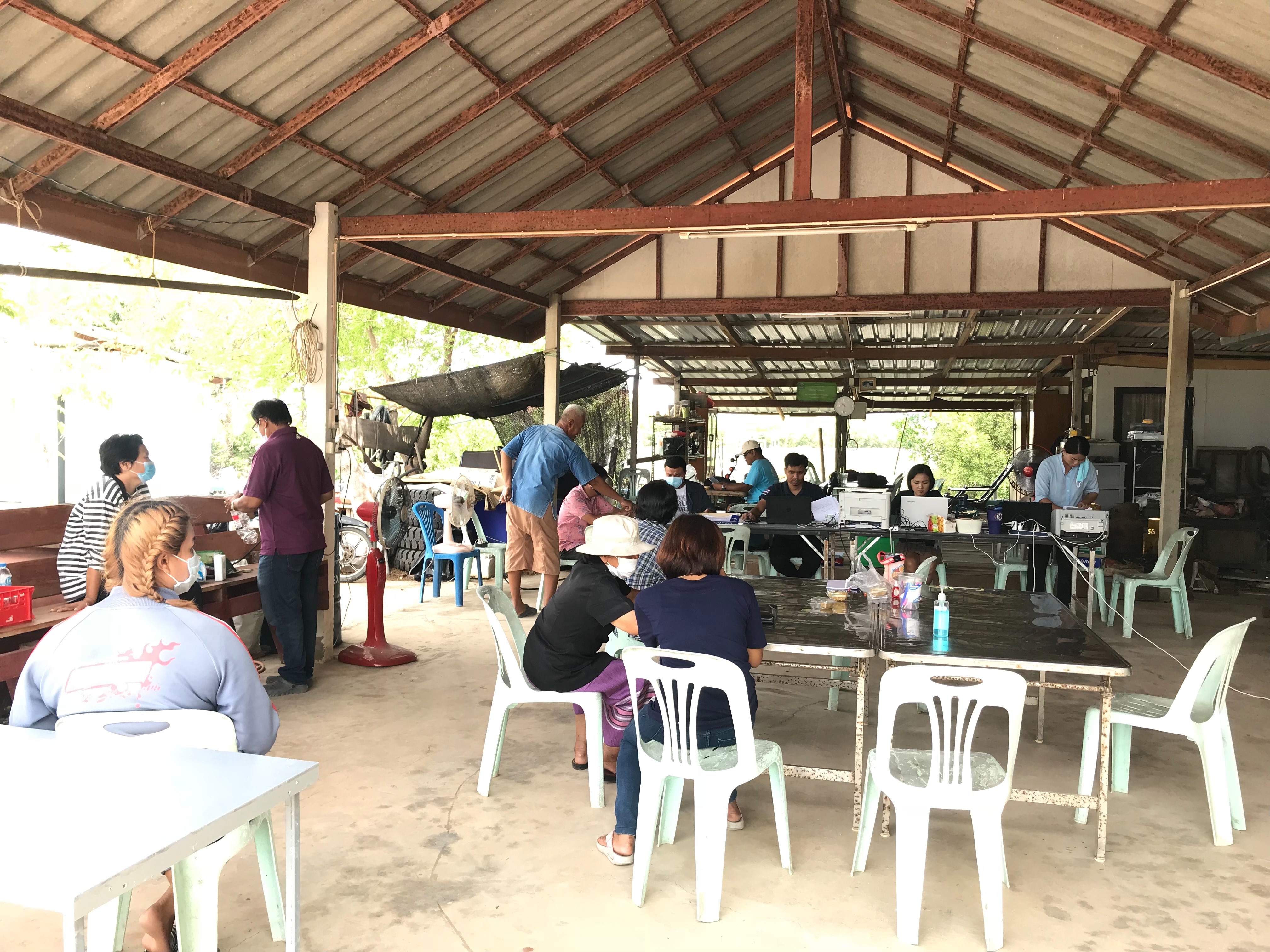สำนักงานประมงพื้นที่กรุงเทพมหานคร ลงพื้นที่ให้บริการ การจดแจ้งประกอบกิจการการเพาะเลี้ยงสัตว์น้ำควบคุม ประเภทกิจการการเพาะเลี้ยงกุ้งทะเล..คลิก