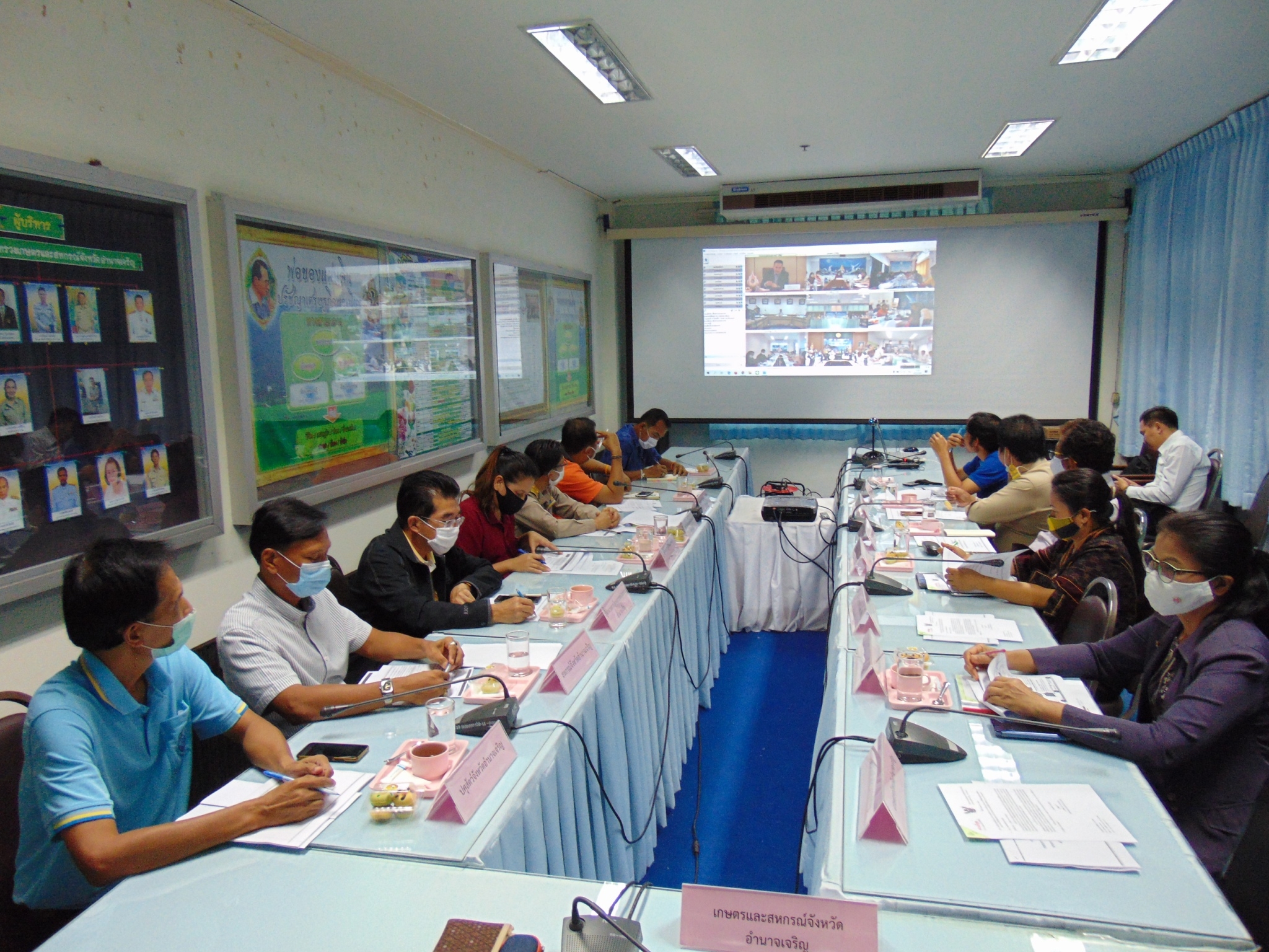 ร่วมประชุมเพื่อรับฟังการชี้แจงแนวทางการเสนอโครงการภายใต้กรอบนโยบายการฟื้นฟูเศรษฐกิจและสังคมของประเทศ