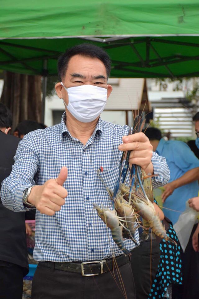 ภาพบรรยากาศการจำหน่ายกุ้งก้ามกราม 600 กก. จากเกษตรกรแปลงใหญ่บ้านสะพานพัฒนา อ.บางปลาม้า จ.สุพรรณบุรี ที่ได้ลงทะเบียนเข้าร่วมจำหน่ายสินค้าผ่านทาง Fisheries shop เว็บไซต์ ซื้อ-ขายสินค้าสัตว์น้ำด้วยระบบออนไลน์ ของกรมประมง..คลิก