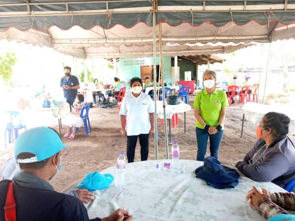 ลงพื้นที่เพาะขยายพันธ์ุสัตว์น้ำด้วยวิธีการฉีดฮอร์โมนปลาตะเพียนขาว และให้ความรู้อบรมแก่ประชาชนที่เข้าร่วมโครงการ..คลิก