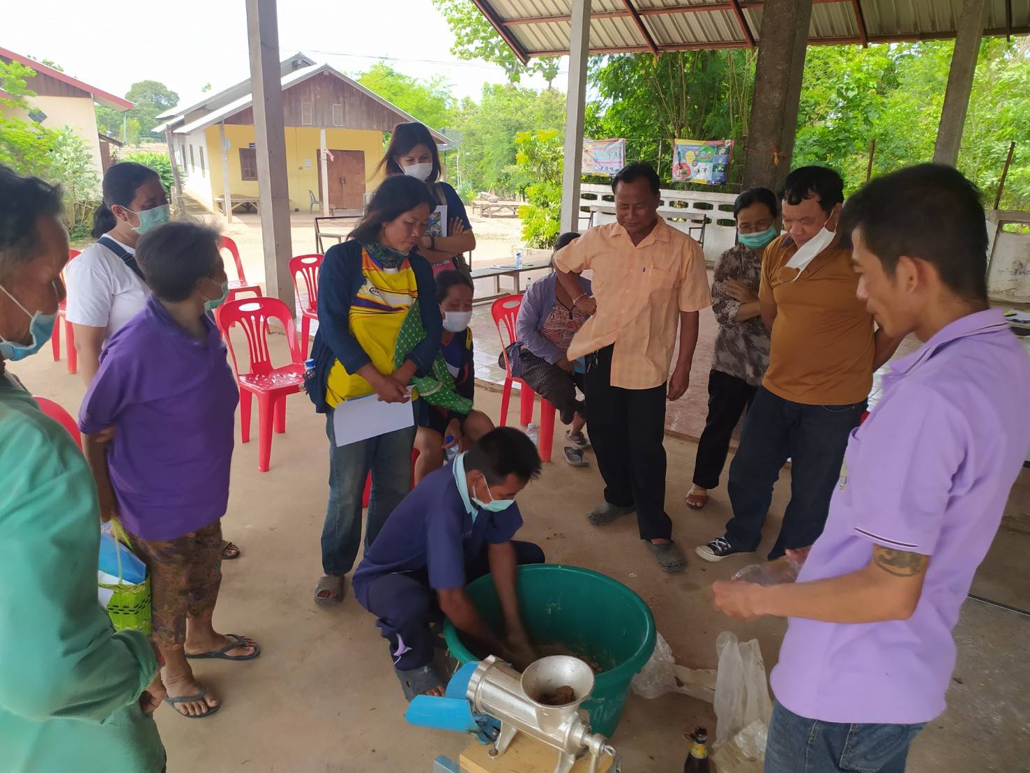 จัดประชุมชี้แจง ให้คำแนะนำ ถ่ายทอดให้ความรู้ด้านการเพาะเลี้ยงสัตว์น้ำ สาธิตการเตรียมบ่อ..คลิก