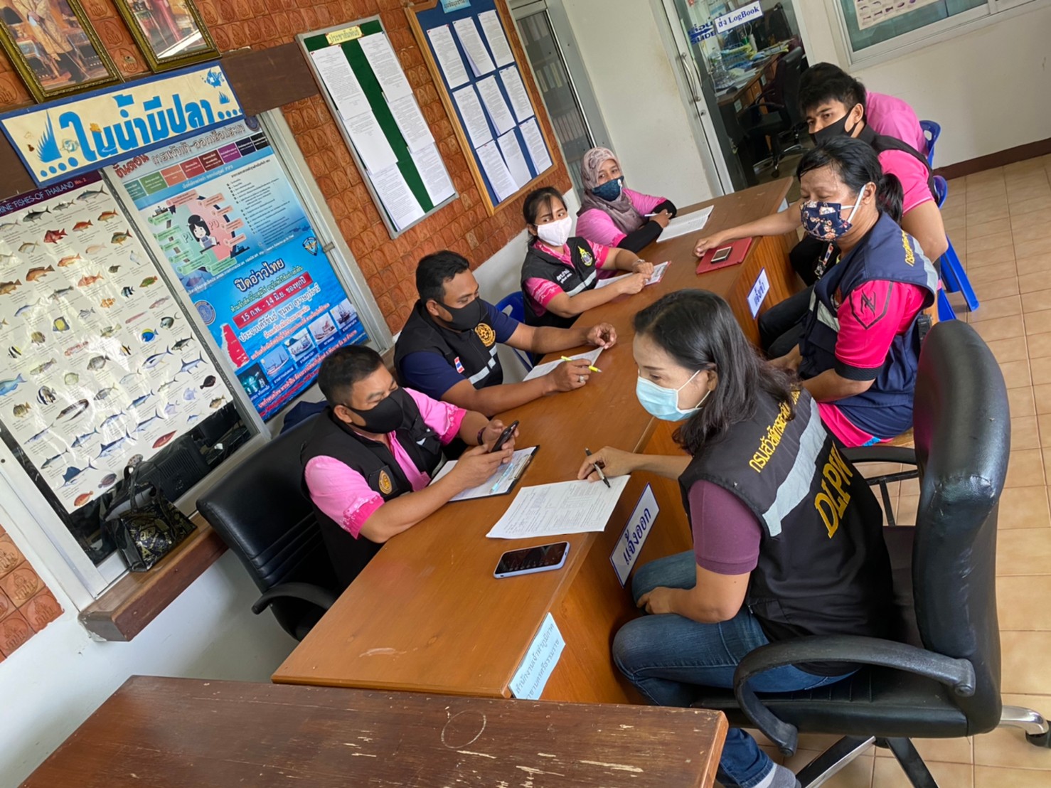 หัวหน้าศูนย์ควบคุมการแจ้งเข้า-ออก เรือประมงปากพนัง ประธานการประชุมประจำเดือนมิถุนายน 2563..คลิก