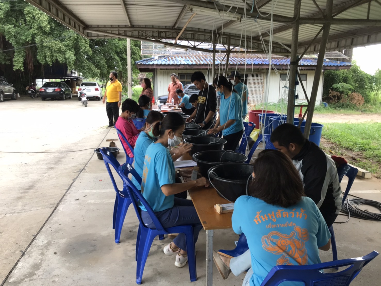 ประมงจังหวัดอุบลราชธานี พร้อมด้วยเจ้าหน้าที่สำนักงานประมงจังหวัดอุบลราชธานี ตรวจรับลูกพันธุ์กุ้งก้ามกราม 5-7 เซนติเมตร ในโครงการสร้างรายได้จากอาชีพประมงในแหล่งน้ำชุมชน ณ บริเวณ สำนักงานประมงจังหวัดอุบลราชธานี ..คลิก