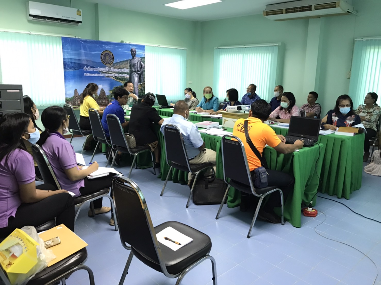 ประชุมข้าราชการ พนักงานเจ้าหน้าที่ สำนักงานประมงจังหวัดและสำนักงานประมงอำเภอ ประจำเดือนพฤษภาคม 2563..คลิก