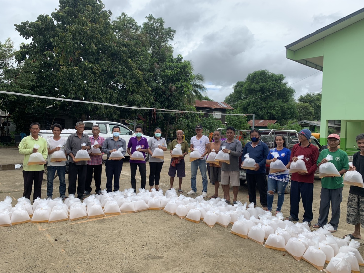 ประมงอำเภอเขื่องใน  และชาวบ้านในพื้นที่ ร่วมปล่อยพันธุ์กุ้งก้ามกราม จำนวน 250 ถุง ที่ได้รับการสนับสนุนจากศูนย์วิจัยและพัฒนาประมงน้ำจืด เขต 4 (อุบลราชธานี)..คลิก