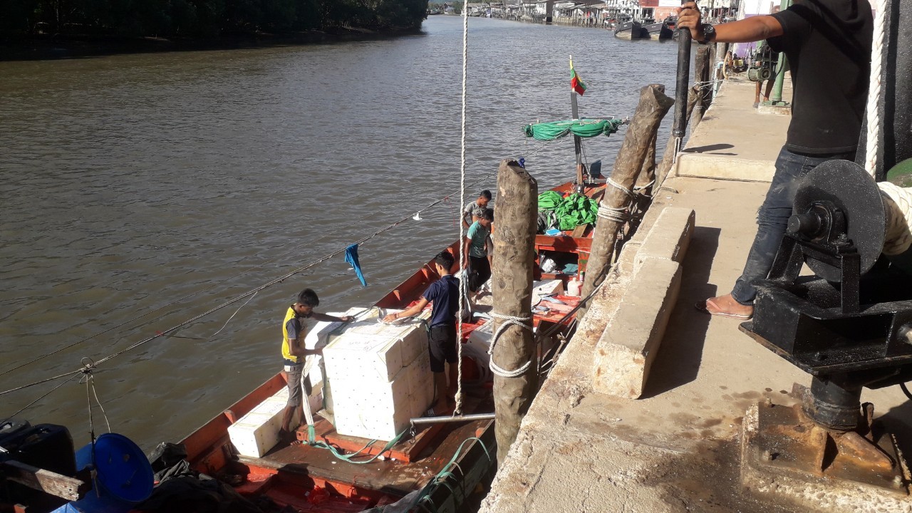 ควบคุมขนถ่ายสัตว์น้ำขึ้นท่าจากประเทศMYANMAR..คลิก