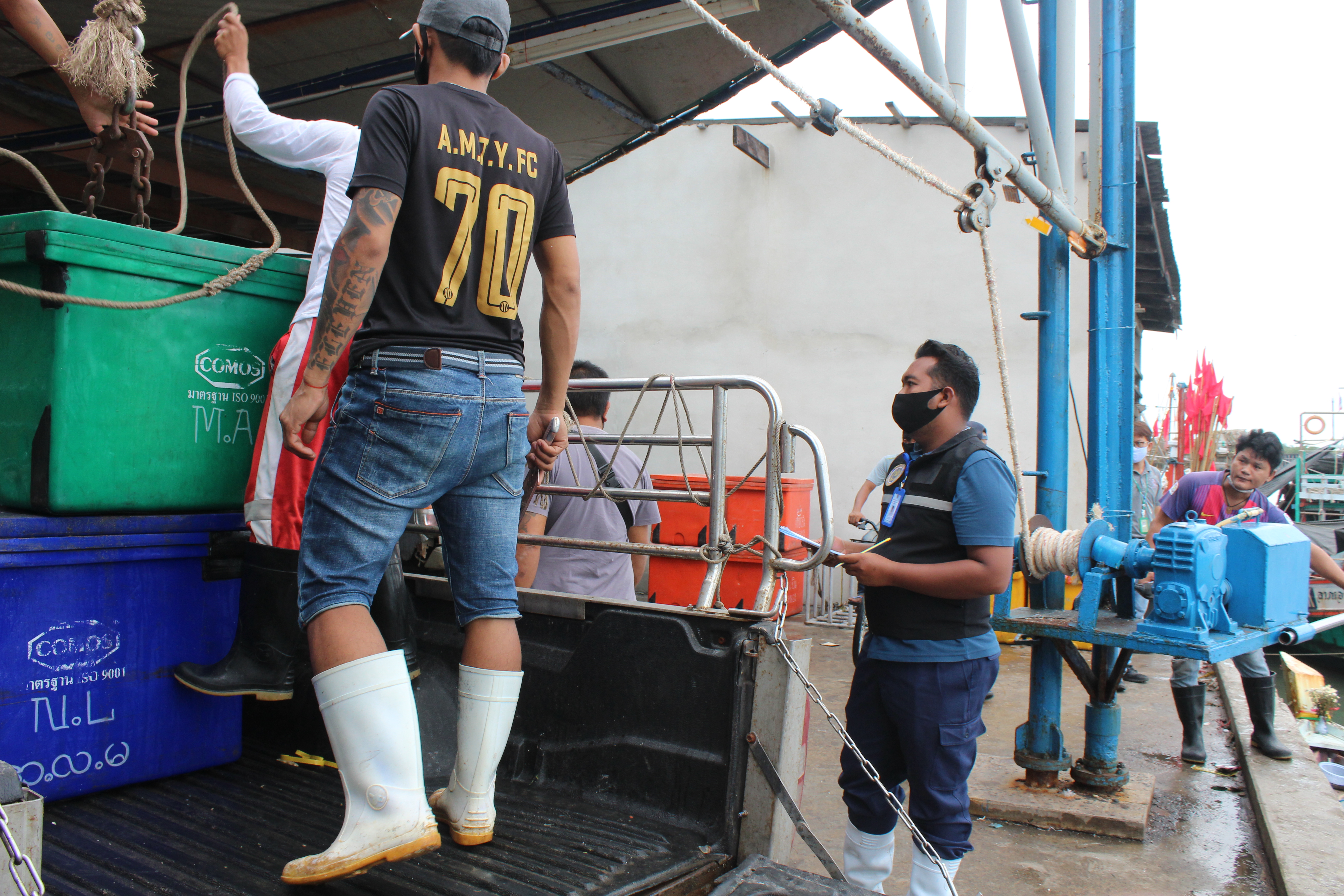 ควบคุมขนถ่ายสัตว์น้ำขึ้นท่าจากประเทศMYANMAR..คลิก