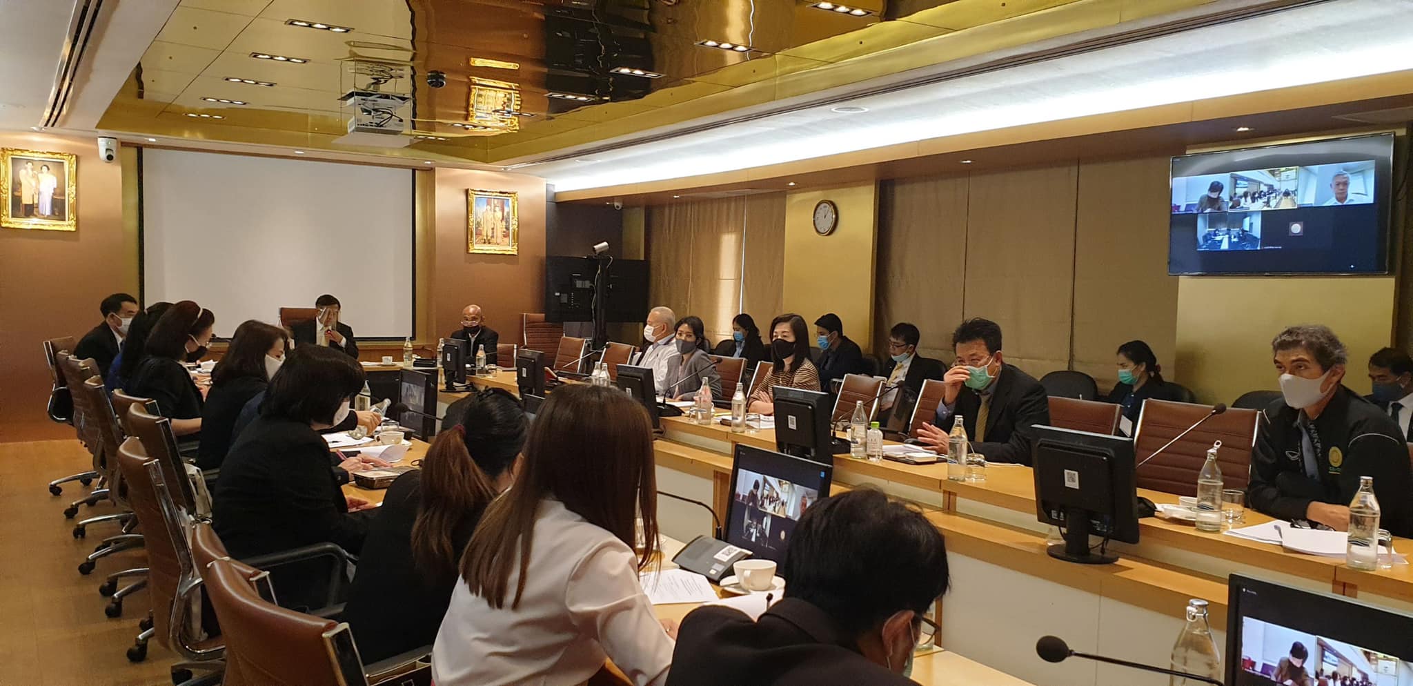 ประชุมหารือการออกเอกสารรับรอง COVID - 19 (Certificate of COVID - 19 Free)..คลิก