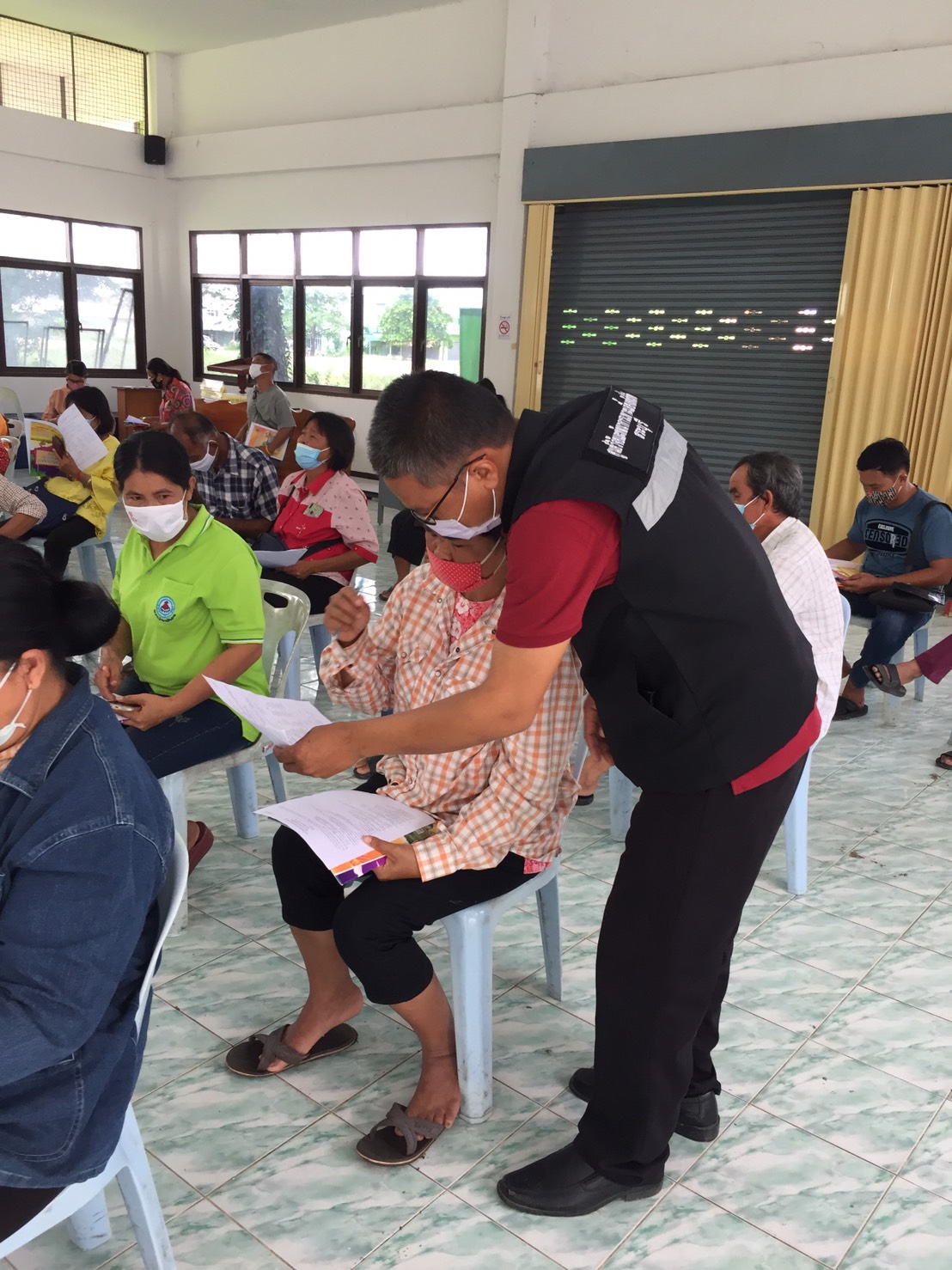 ศูนย์วิจัยและพัฒนาการเพาะเลี้ยงสัตว์น้ำจืดสระบุรี ร่วมกับสำนักงานประมงจังหวัดสระบุรี มอบปัจจัยการผลิตให้แก่เกษตรกร ที่เข้าร่วมโครงการเกษตรทฤษฎีใหม่ด้านการประมง อำเภอวังม่วง จังหวัดสระบุรี..คลิก