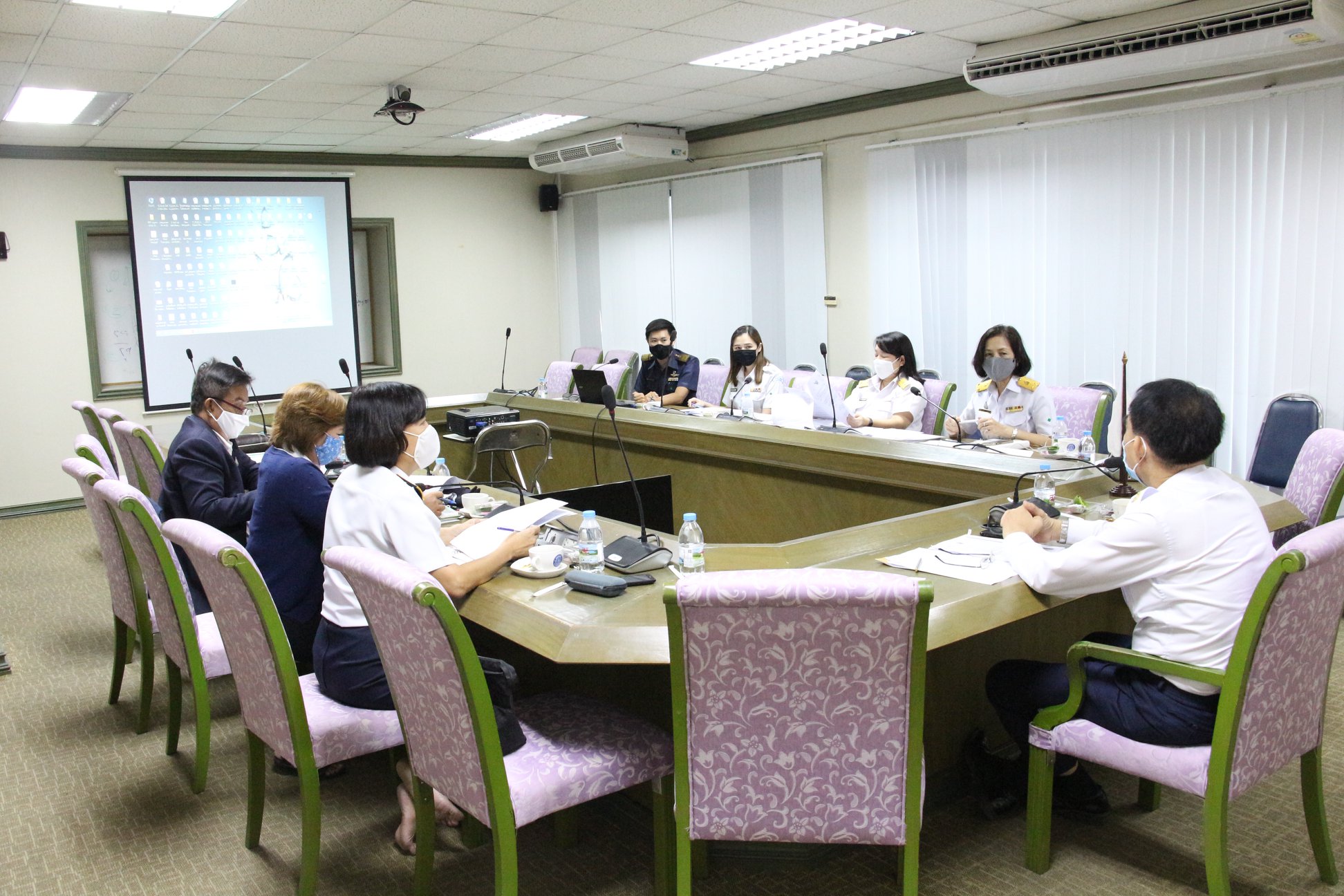 ดร.วิชาญ อิงศรีสว่าง รองอธิบดีกรมประมง เป็นประธานการประชุมเพื่อหารือแนวทางการควบคุมโรคสัตว์น้ำและการออกใบรับรองสุขภาพสัตว์น้ำสำหรับสินค้ากุ้งสดของไทยสำหรับส่งออกไปยังมาเลเซีย..คลิก