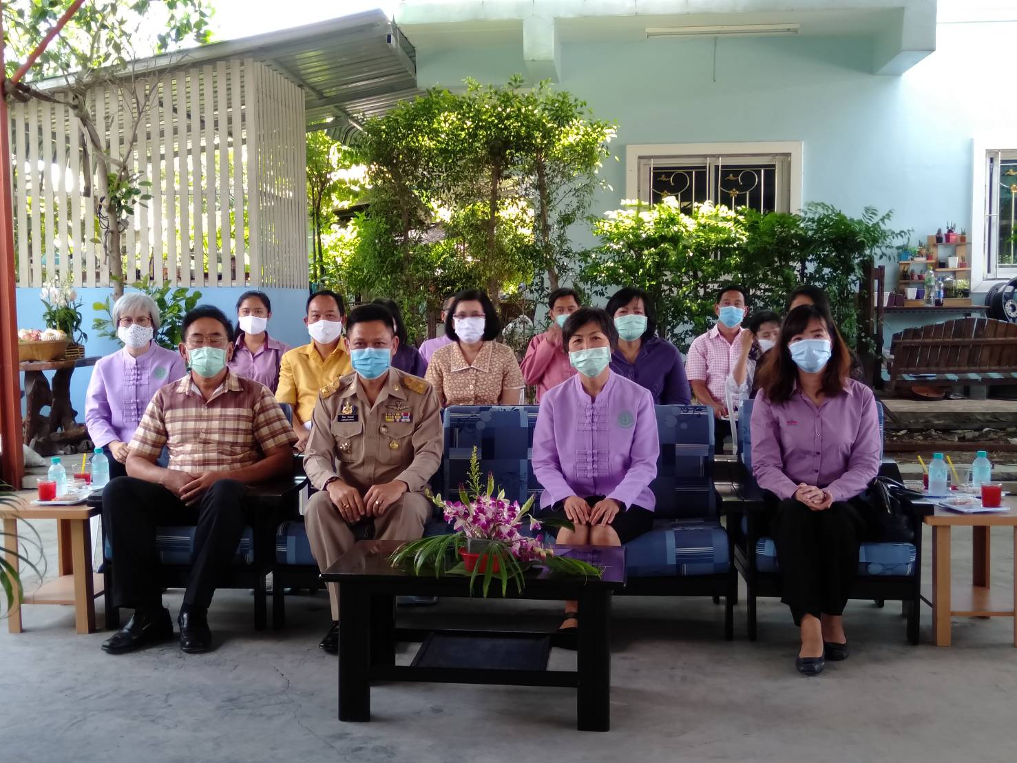 (อ.บางบัวทอง) ส่งมอบพันธุ์ปลาให้แก่เกษตรกรในโครงการ “ตู้กับข้าวหลังบ้าน” @บ้านกำนัน ต.ลำโพ อ.บางบัวทอง จ.นนทบุรี..คลิก