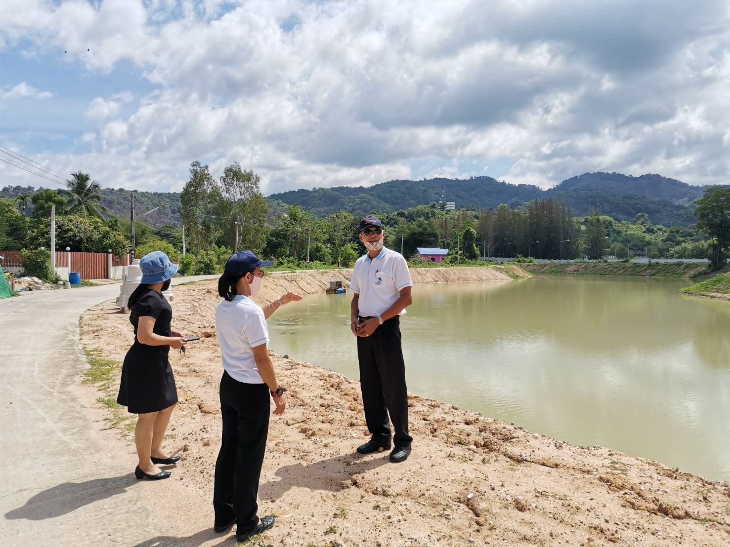 ประสานเรื่องพิธีปล่อยปลาเฉลิมพระเกียรติฯ 28 กรกฎาคม 2563 ที่อบต.ศรีกะอาง พร้อมตรวจสอบแหล่งน้ำ ที่คลองกระโดน หมู่ 4 ตำบลศรีกะอาง อำเภอบ้านนา จังหวัดนครนายก..คลิก