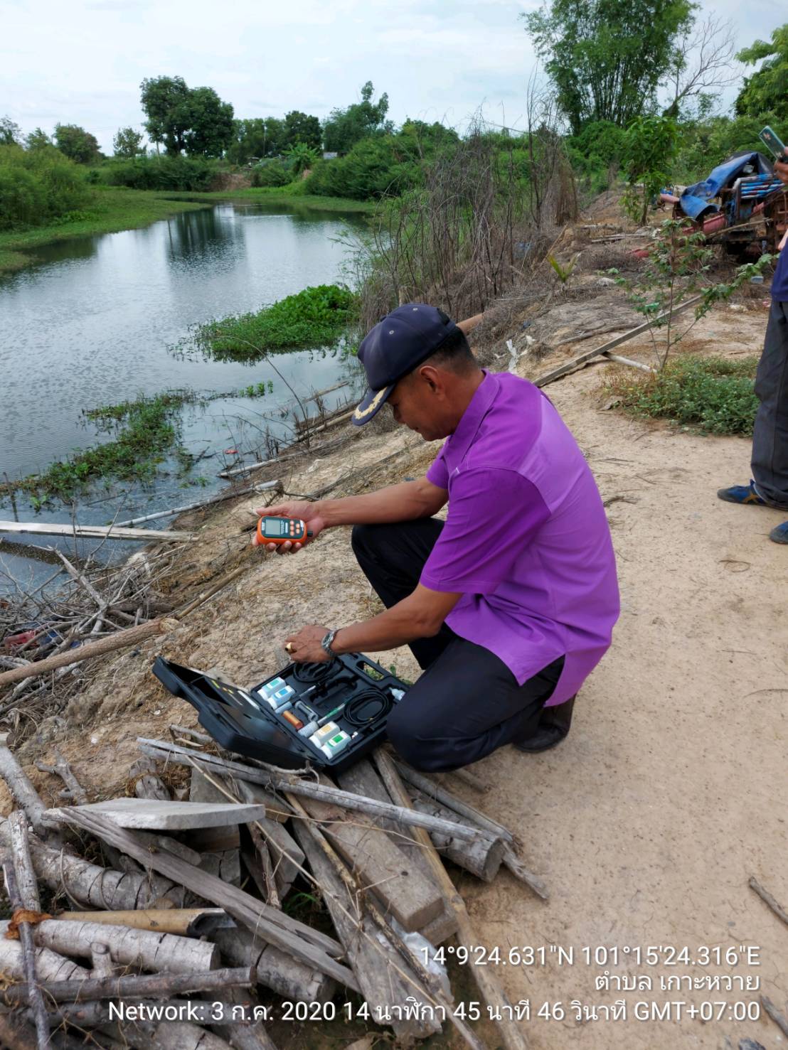 ตรวจสอบกรณีร้องเรียนน้ำเสียส่งกลิ่นเน่าเหม็น คลองท่าแดง อำเภอปากพลี เขตพื้นที่เทศบาลเกาะหวาย และ อบต.เกาะหวาย..คลิก