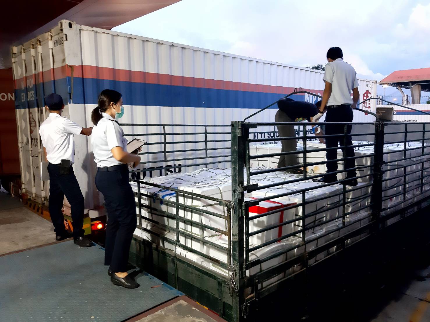 ด่านตรวจสัตว์น้ำปาดังเบซาร์ ตรวจสอบสัตว์น้ำนำเข้า ประจำวันที่ 8 กรกฏาคม 2563..คลิก