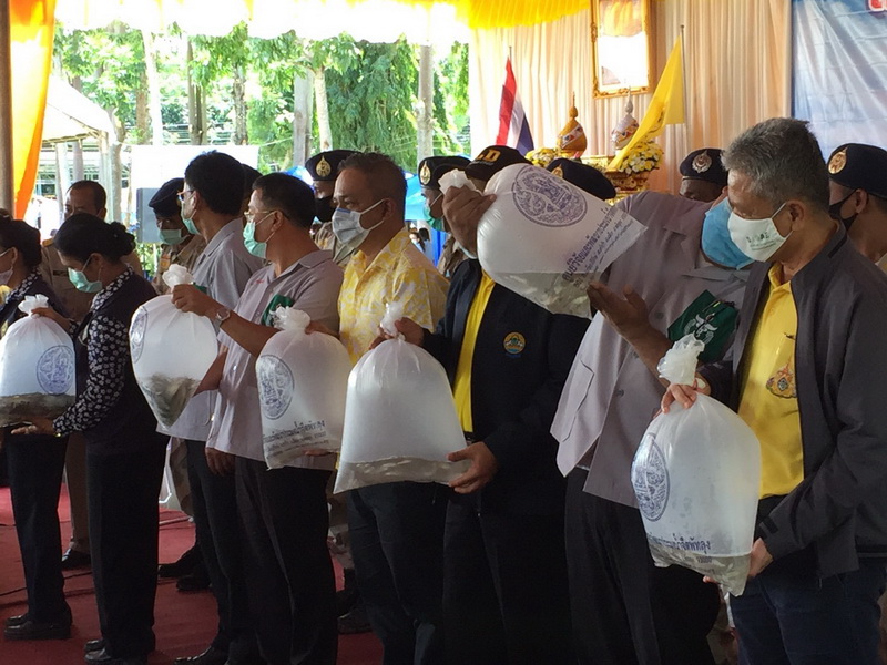 ร่วมจัดนิทรรศการโครงการหน่วยบำบัดทุกข์ฯ ณ โรงเรียนบ้านน้ำตก