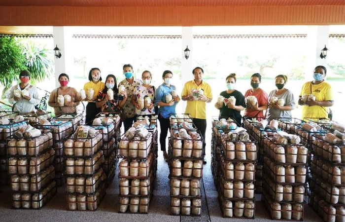 งานส่งเสริมการเกษตร ศูนย์ฯ คุ้งกระเบน มอบปัจจัยการผลิตให้แก่เกษตรกร..คลิก