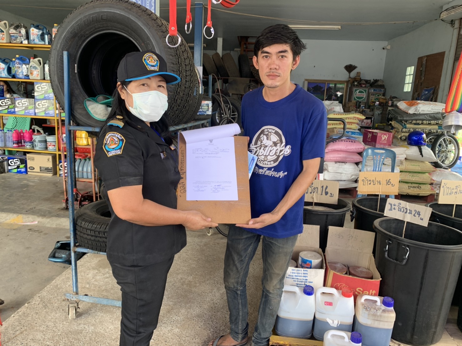 ประมงอำเภอเขื่องใน ร่วมบูรณาการกับสำนักงานปศุสัตว์อำเภอเหล่าเสือโก้ก ตรวจร้านขายอาหารสัตว์ และยา ตามแผน..คลิก