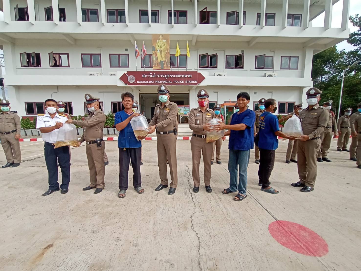 การมอบพันธุ์ปลาให้สถานีตำรวจภูธรนาจะหลวย จังหวัดอุบลราชธานี..คลิก