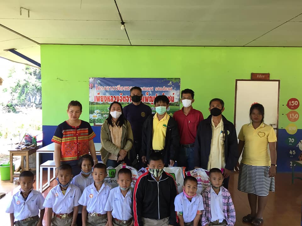 ร่วมกับประมงอำเภอทองผาภูมิ เจ้าหน้าที่สำนักงานประมงจังหวัดกาญจนบุรี สำนักงานปศุสัตว์อำเภอทองผาภูมิ สำนักงานเกษตรอำเภอทองผาภูมิ ปฏิบัติงานกิจกรรมอาหารกลางวันนักเรียนโรงเรียนเพียงหลวง ๓..คลิก