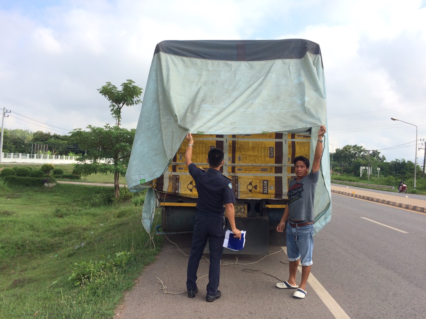 ตรวจสอบอาหารสัตว์น้ำ ส่งออกไปยัง สปป.ลาว..คลิก