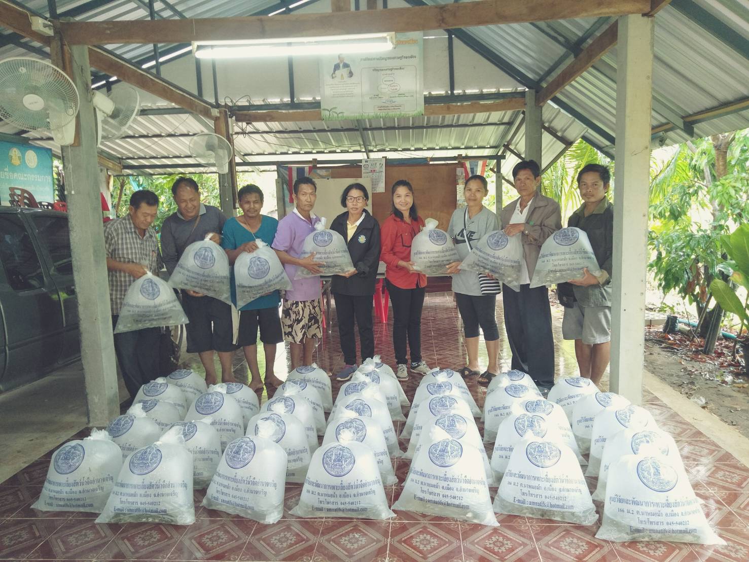 มอบพันธุ์ปลาให้กับเกษตรกรที่เข้าร่วมโครงการระบบส่งเสริมเกษตรแบบแปลงใหญ่ จำนวน 7 ราย..คลิก