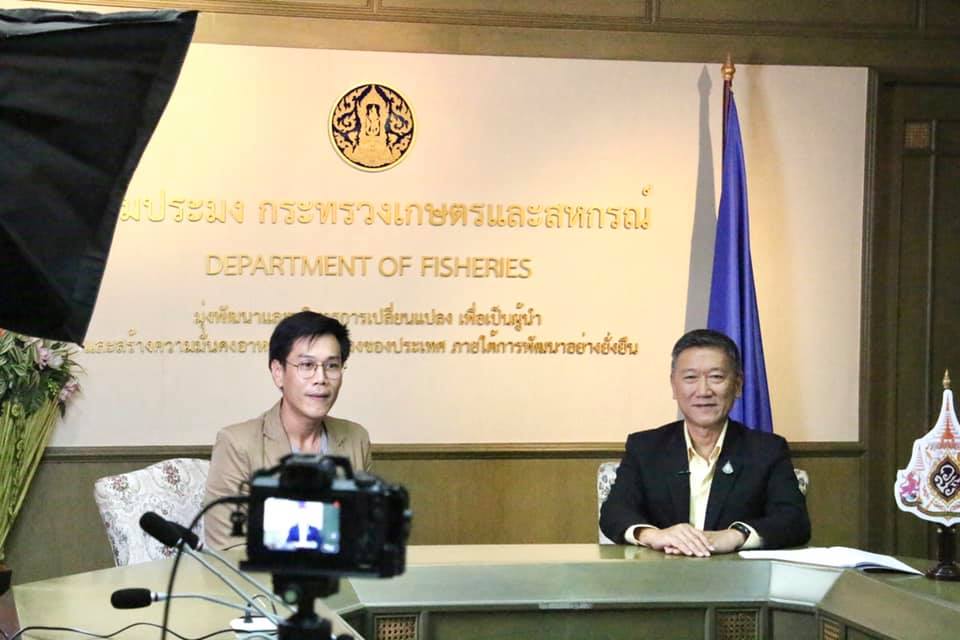 นายถาวร จิระโสภณรักษ์ รองอธิบดีกรมประมง ให้สัมภาษณ์สื่อมวลชนจาก นิตยสาร AQUA BIZ / AQUA BIZ Channel ในประเด็นเรื่อง นโยบายในการเปลี่ยนแปลงการใช้หนังสือกำกับการจำหน่ายลูกพันธุ์สัตว์น้ำ (FMD) และหนังสือกำกับการซื้อขายสัตว์นำ้ (MD) มาเป็นระบบการออกหนังสือกำกับการซื้อขายสัตว์นำ้ (APD)..คลิก