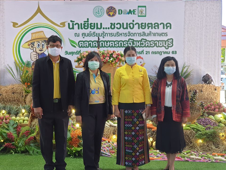 เข้าร่วมพิธีเปิดงาน 