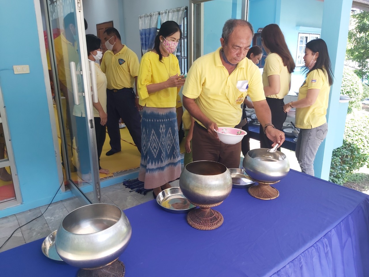 กิจกรรมทำบุญสำนักงาน..คลิก