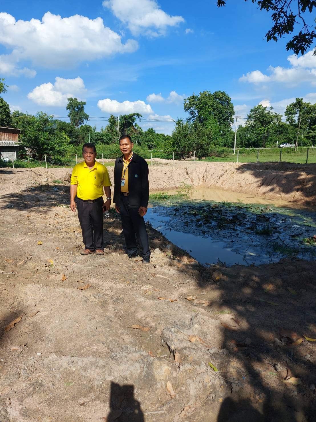 ตรวจเยี่ยมการดำเนินการขุดบ่อเลี้ยงปลาบ่อดินที่โรงเรียนหนองกันเกราและตรวจสอบอ่างเก็บน้ำ วัดเขาคอก..คลิก