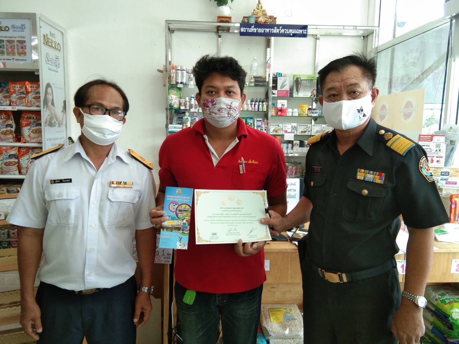 (อ.ปากเกร็ด) ตรวจเยี่ยมและให้คำแนะนำผู้ประกอบการสถานที่ขายอาหารสัตว์ @อ.ปากเกร็ด จ.นนทบุรี..คลิก