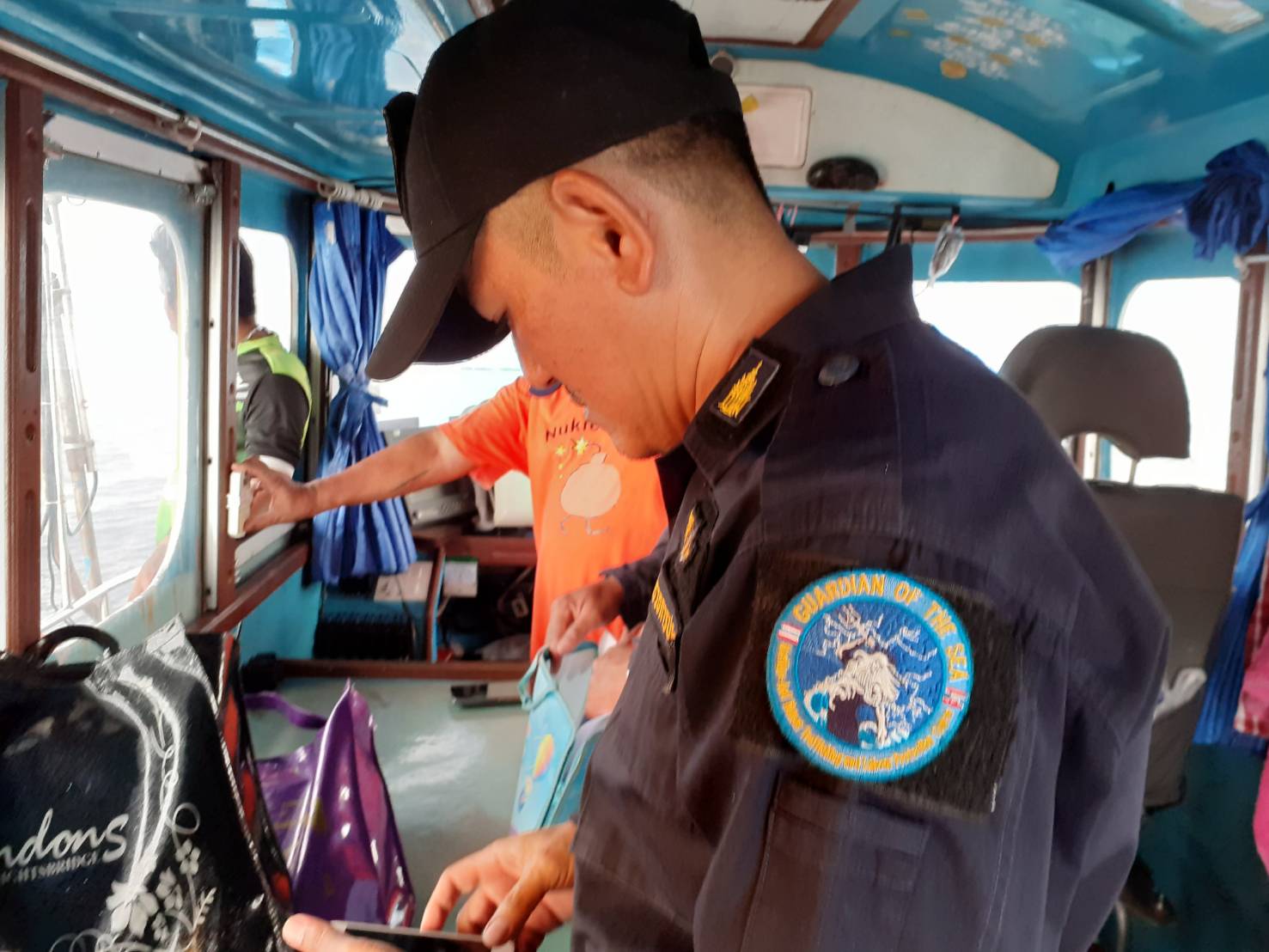 เรือตรวจประมงทะเล 701 ออกปฏิบัติงานควบคุมเฝ้าระวังการทำการประมงพื้นที่ทะเลนอกชายฝั่ง..คลิก