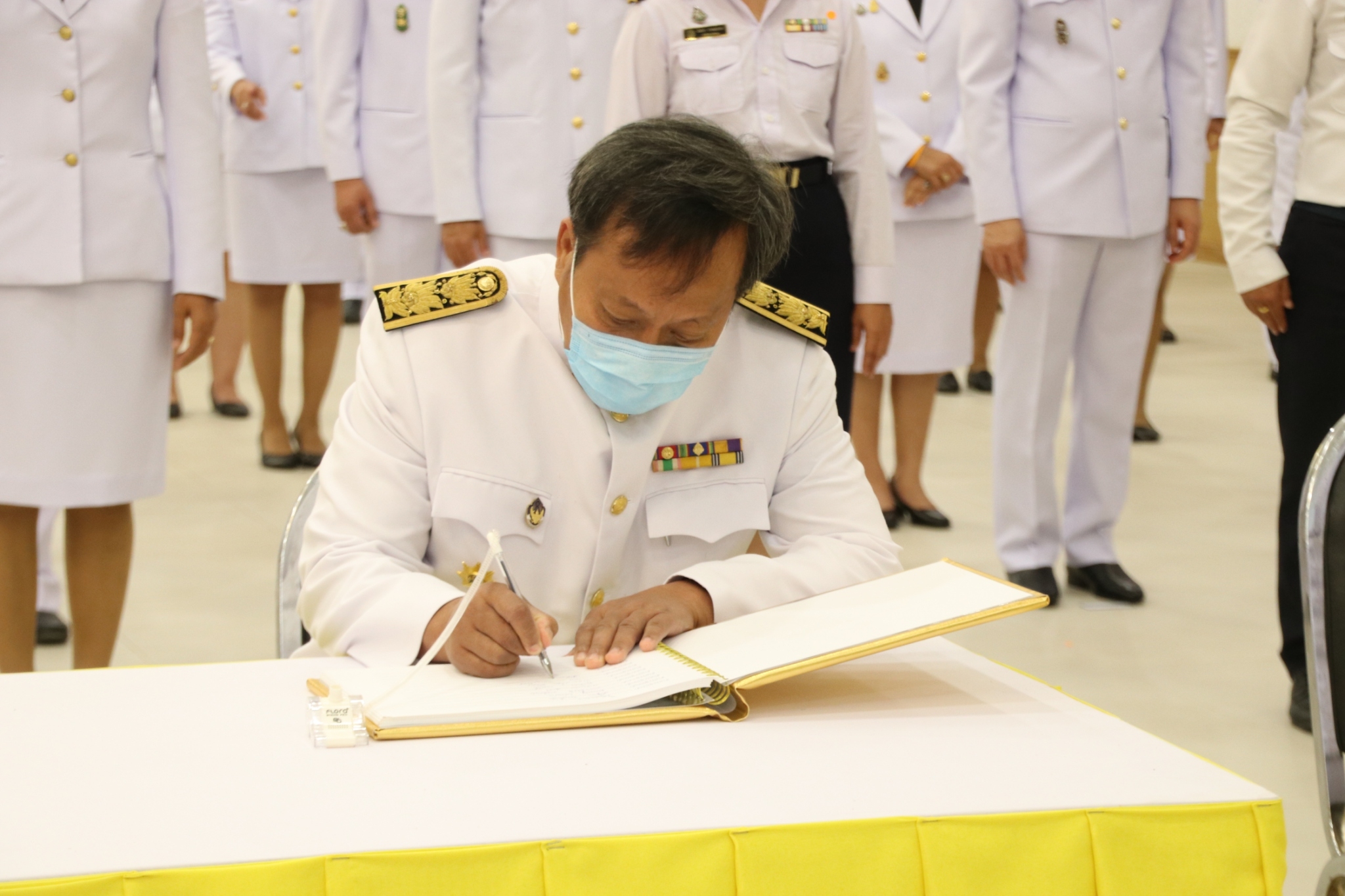 พิธีลงนามถวายพระพรชัยมงคล เพื่อถวายเป็นพระราชกุศล เฉลิมพระเกียรติพระบาทสมเด็จพระเจ้าอยู่หัว..คลิก