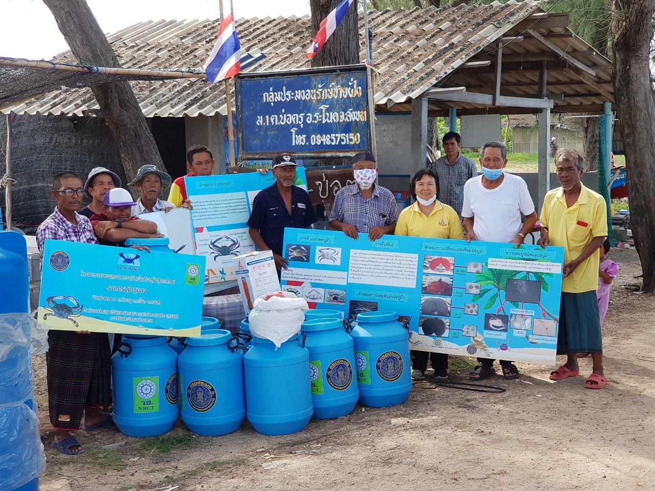 เมื่อวันที่ 24 กรกฎาคม 2563  เจ้าหน้าที่ศูนย์วิจัยและพัฒนาประมงอ่าวไทยตอนล่าง (สงขลา)  มอบวัสดุในการทำธนาคารปูม้าแก่ชุมชนที่เคยดำเนินกิจกรรมธนาคารปูม้าแล้วแต่ในปัจจุบันไม่ได้ดำเนินการ  หรือดำเนินการไม่ต่อเนื่อง ภายใต้โครงการการสร้างความเข้มแข็งแก่ชุมชนในการจัดทำธนาคารปูม้า  เพื่อคืนปูม้าสู่ทะเลไทย จำนวน 3 ชุมชน..คลิก