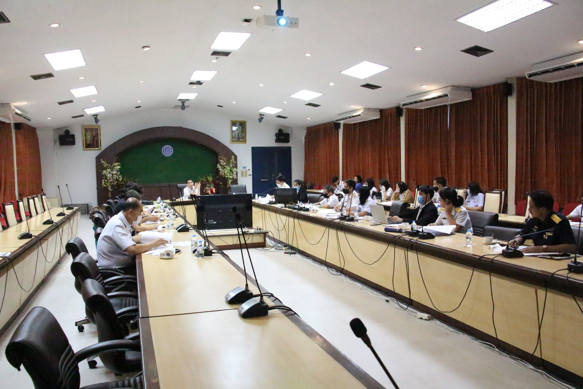 ดร.วิชาญ อิงศรีสว่าง รองอธิบดีกรมประมง เป็นประธานการประชุมพิจารณาแนวทางและความเหมาะสมของข้อเสนอแนะและข้อสังเกต ประเด็นการปฏิรูปที่ 6 : การบริหารจัดการประมงทะเลของคณะกรรมาธิการการเกษตรและสหกรณ์ วุฒิสภา..คลิก