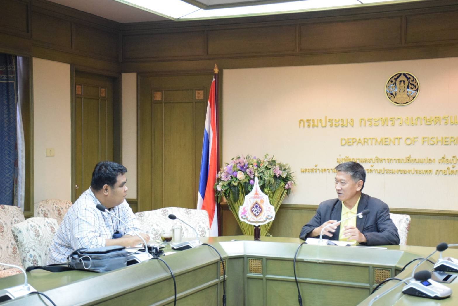 นายถาวร จิระโสภณรักษ์ รองอธิบดีกรมประมง ให้สัมภาษณ์สื่อมวลชนในประเด็นเรื่อง ความก้าวหน้าของการพัฒนาพันธุกรรมสัตว์นำ้เพื่อการประมง และแนวทางในการบริหารจัดการความหลากหลายทางพันธุกรรมของพ่อแม่พันธุ์สัตว์นำ้..คลิก
