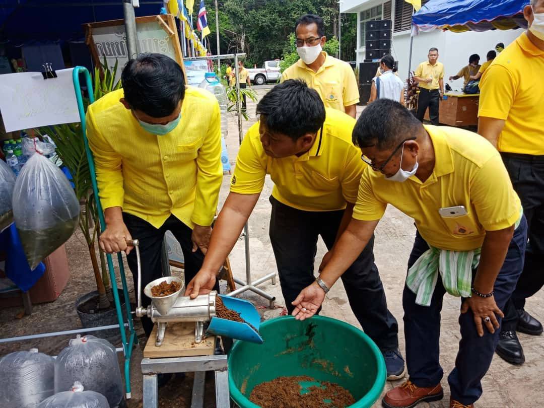 ออกหน่วยบริการประชาชน โครงการคลินิกเกษตรเคลื่อนที่เฉลิมพระเกียรติ เนื่องในโอกาสวันเฉลิมพระชนมพรรษาพระบาทสมเด็จพระวชิรเกล้าเจ้าอยู่หัวเจ้า