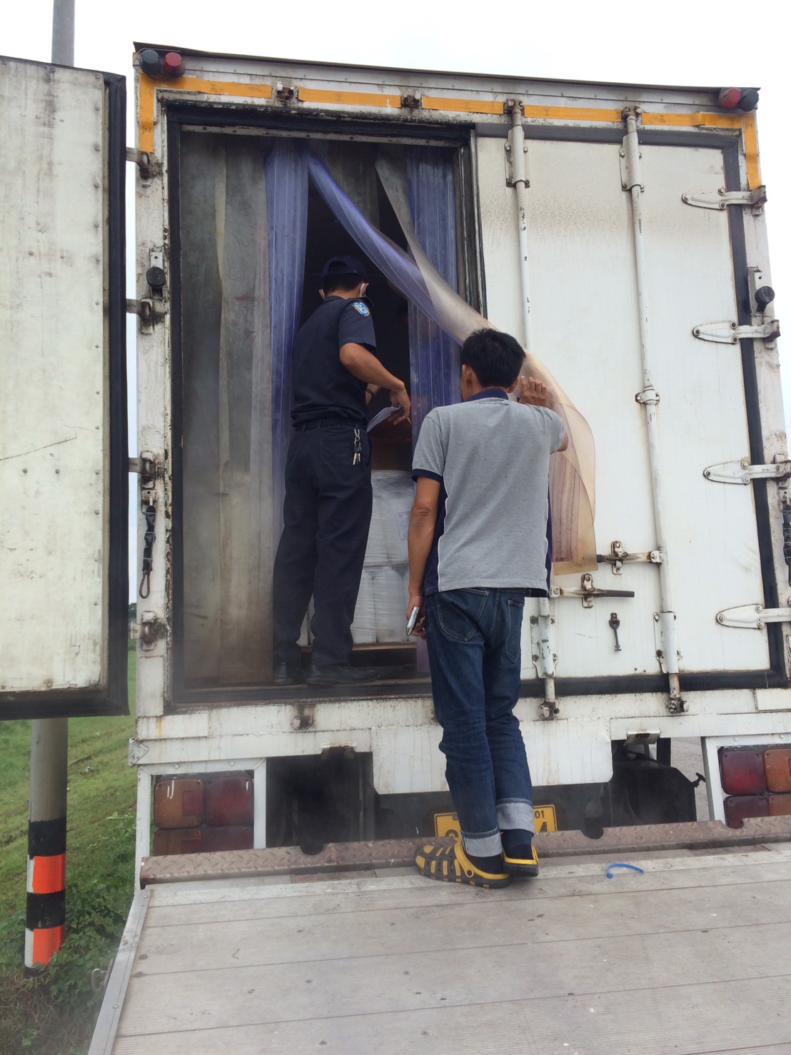 ตรวจสอบผลิตภัณฑ์สัตว์น้ำ ส่งออกไปยัง สปป.ลาว..คลิก